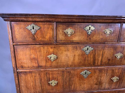 A GOOD GEORGE I CHEST ON STAND WALNUT - ADDITIONAL PHOTO 3