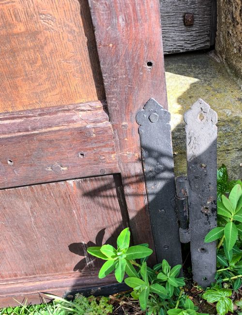 A 17TH CENTURY INTERNAL OAK DOOR YORK MINSTER - ADDITIONAL PHOTO 3