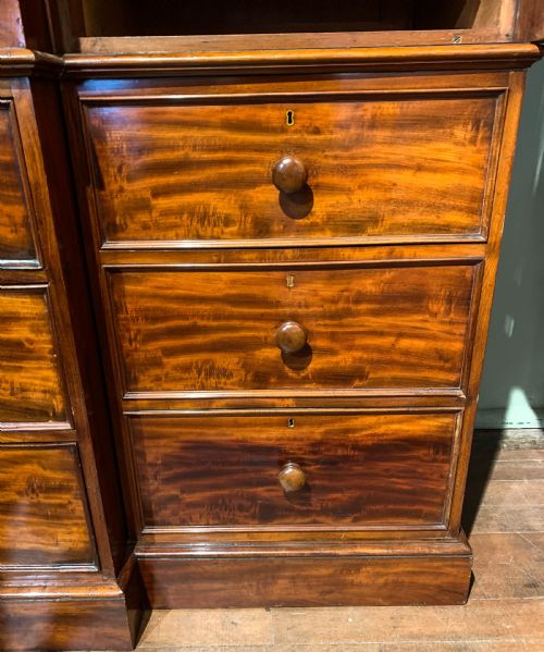 A SUPERB EARLY VICTORIAN FOUR DOOR WARDROBE - ADDITIONAL PHOTO 4