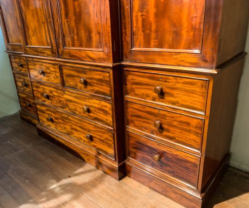 A SUPERB EARLY VICTORIAN FOUR DOOR WARDROBE - ADDITIONAL PHOTO 10