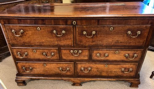 a good georgian dower chest in oak - CATEGORY: ANTIQUE CHEST OF DRAWERS - DATED 19TH CENTURY