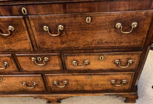 A GOOD GEORGIAN DOWER CHEST IN OAK - ADDITIONAL PHOTO 1