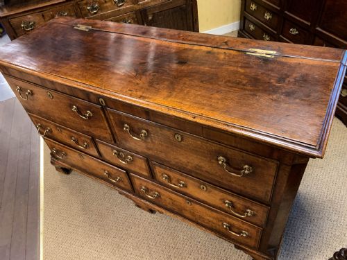 A GOOD GEORGIAN DOWER CHEST IN OAK - ADDITIONAL PHOTO 2