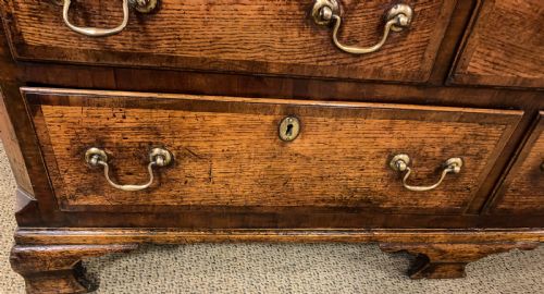 A GOOD GEORGIAN DOWER CHEST IN OAK - ADDITIONAL PHOTO 5