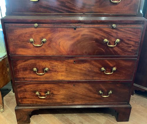 A FINE 18TH CENTURY CHEST ON CHEST - ADDITIONAL PHOTO 3