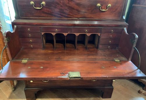 A FINE 18TH CENTURY CHEST ON CHEST - ADDITIONAL PHOTO 4