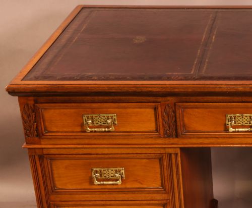 A GOOD QUALITY VICTORIAN PEDESTAL DESK - ADDITIONAL PHOTO 1