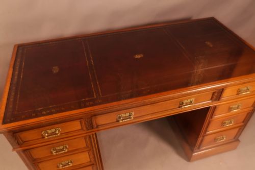 A GOOD QUALITY VICTORIAN PEDESTAL DESK - ADDITIONAL PHOTO 4