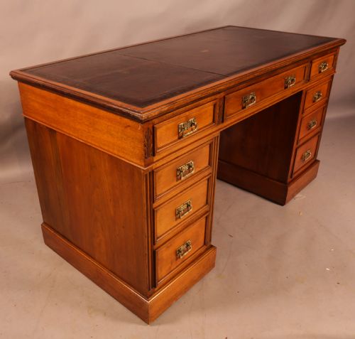 A GOOD QUALITY VICTORIAN PEDESTAL DESK - ADDITIONAL PHOTO 5