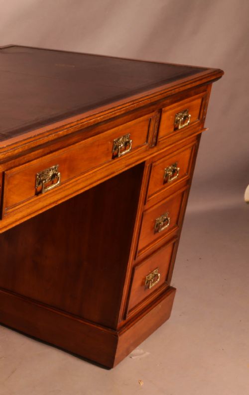 A GOOD QUALITY VICTORIAN PEDESTAL DESK - ADDITIONAL PHOTO 7