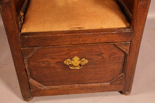 AN 18TH CENTURY LAMBING CHAIR IN OAK - ADDITIONAL PHOTO 3