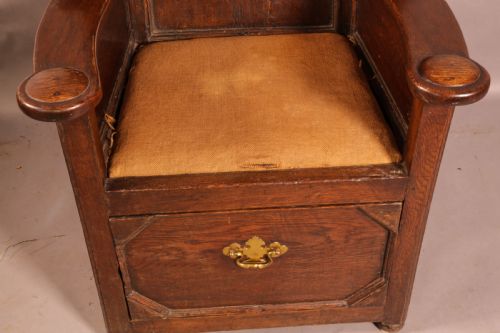 AN 18TH CENTURY LAMBING CHAIR IN OAK - ADDITIONAL PHOTO 5