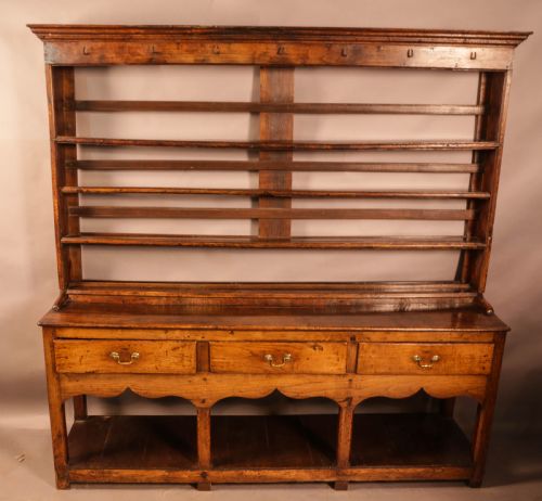 an atractive 18th century welsh dresser - CATEGORY: ANTIQUE DRESSERS - DATED 18TH CENTURY