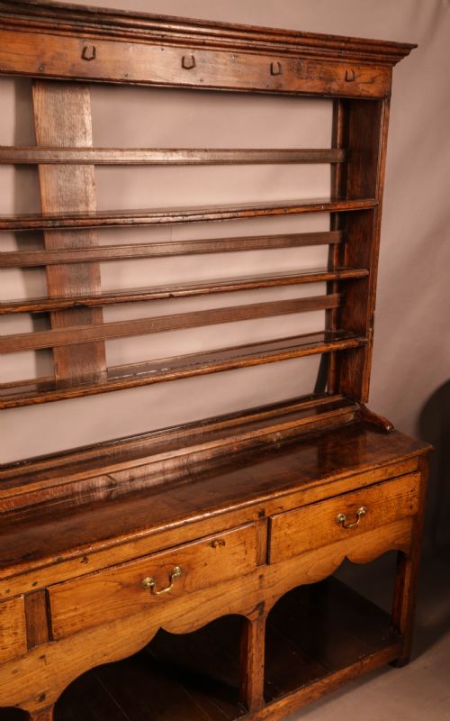 AN ATRACTIVE 18TH CENTURY WELSH DRESSER - ADDITIONAL PHOTO 6