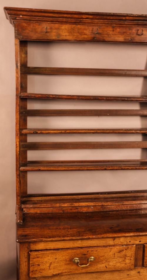 AN ATRACTIVE 18TH CENTURY WELSH DRESSER - ADDITIONAL PHOTO 8