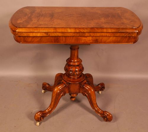 a good victorian games table burr walnut - CATEGORY: ANTIQUE TABLES - DATED VICTORIAN