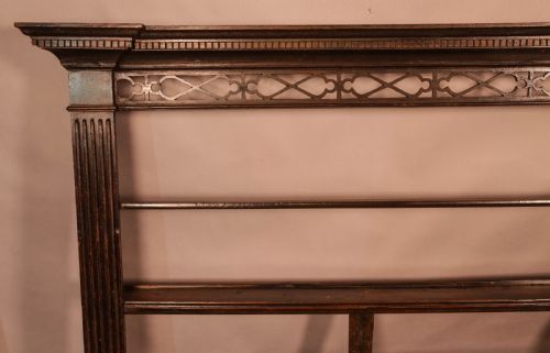 A LARGE GEORGIAN OAK PLATE RACK - ADDITIONAL PHOTO 2