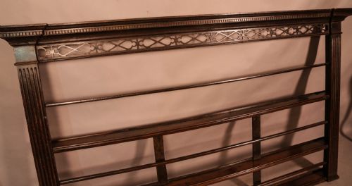 A LARGE GEORGIAN OAK PLATE RACK - ADDITIONAL PHOTO 3