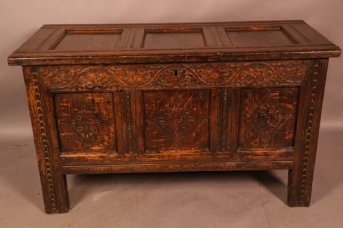 A 17TH CENTURY OAK BLANKET BOX - ADDITIONAL PHOTO 2