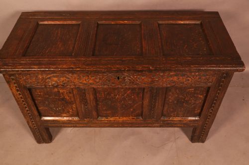 A 17TH CENTURY OAK BLANKET BOX - ADDITIONAL PHOTO 3