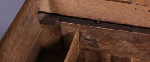 A 17TH CENTURY OAK BLANKET BOX - ADDITIONAL PHOTO 6