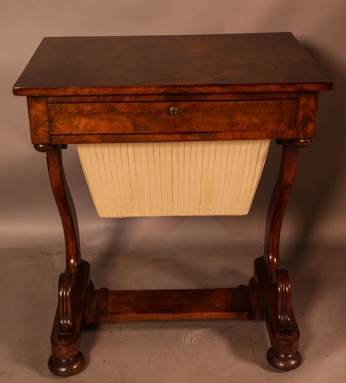 a good william iv ladies sewing table in mahogany - CATEGORY: ANTIQUE TABLES - DATED 19TH CENTURY