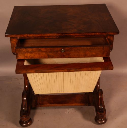 A GOOD WILLIAM IV LADIES SEWING TABLE IN MAHOGANY - ADDITIONAL PHOTO 1
