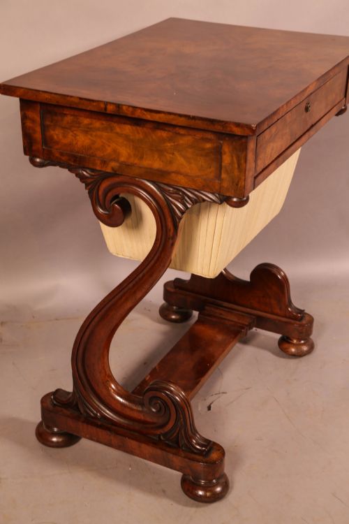 A GOOD WILLIAM IV LADIES SEWING TABLE IN MAHOGANY - ADDITIONAL PHOTO 3
