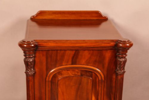 A VICTORIAN BEDSIDE CUPBOARD - ADDITIONAL PHOTO 5