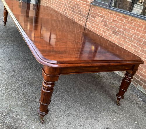 A SUPER EARLY VICTORIAN EXTENDING DINING TABLE - ADDITIONAL PHOTO 1