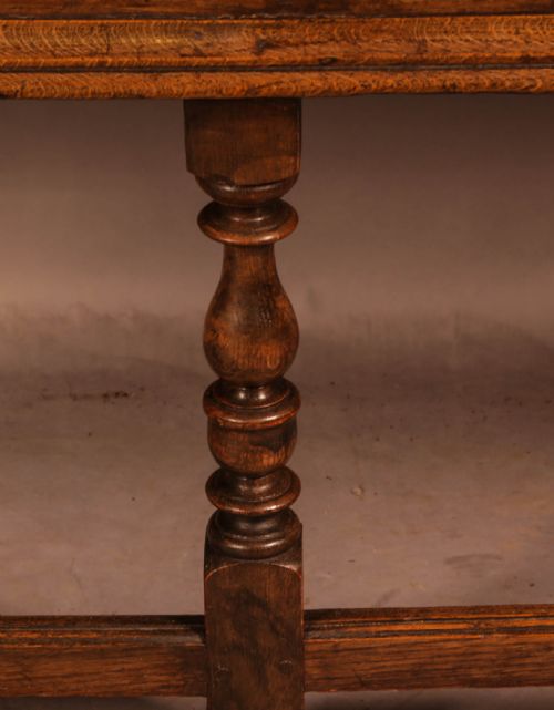 A SUPERB EARLY 18TH CENTURY SERVING DRESSER IN OAK - ADDITIONAL PHOTO 7