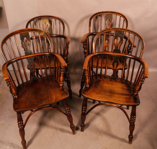 a set of 4 ash and elm windsor chairs rockley maker - CATEGORY: ANTIQUE CHAIRS - DATED 19TH CENTURY