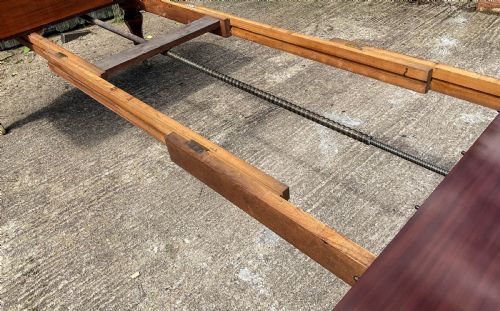A SUPERB EARLY VICTORIAN EXTENDING DINING TABLE 4 LEAVES SEATS 12 - ADDITIONAL PHOTO 4