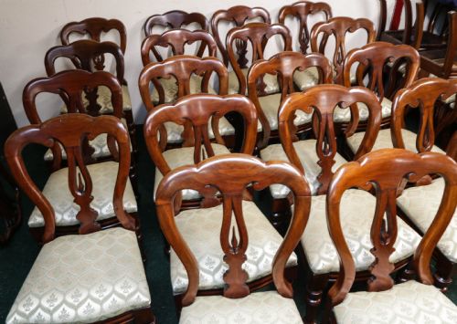 A RARE SET OF 18 VICTORIAN SPEAR POINT DINING CHAIRS - ADDITIONAL PHOTO 3