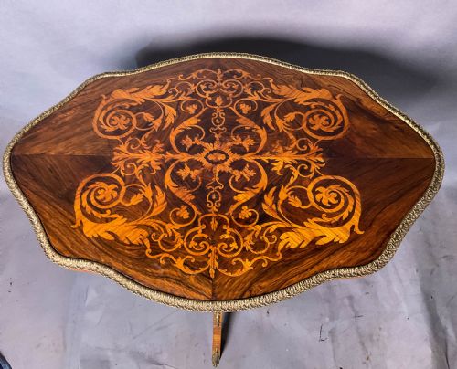 A SUPER KINGWOOD AND ROSEWOOD MARQUETRY INLAID TABLE - ADDITIONAL PHOTO 4