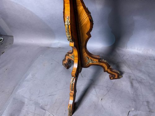 A SUPER KINGWOOD AND ROSEWOOD MARQUETRY INLAID TABLE - ADDITIONAL PHOTO 5