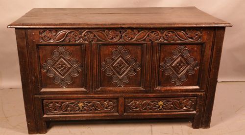 a super 17th century oak dower chest - CATEGORY: ANTIQUE CHESTS - DATED 17TH CENTURY