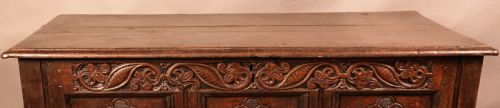 A SUPER 17TH CENTURY OAK DOWER CHEST - ADDITIONAL PHOTO 2