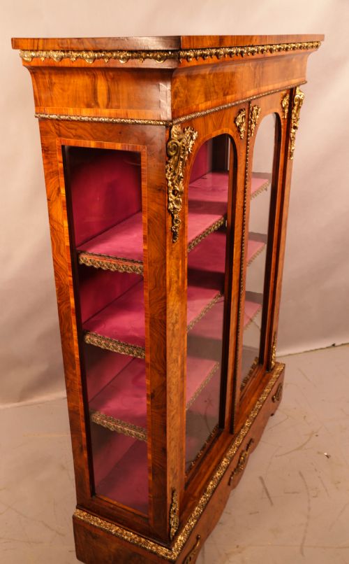 A VERY IMPRESSIVE VICTORIAN TWO DOOR BOOKCASE IN BURR WALNUT - ADDITIONAL PHOTO 1