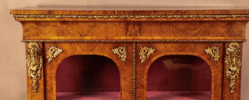 A VERY IMPRESSIVE VICTORIAN TWO DOOR BOOKCASE IN BURR WALNUT - ADDITIONAL PHOTO 5