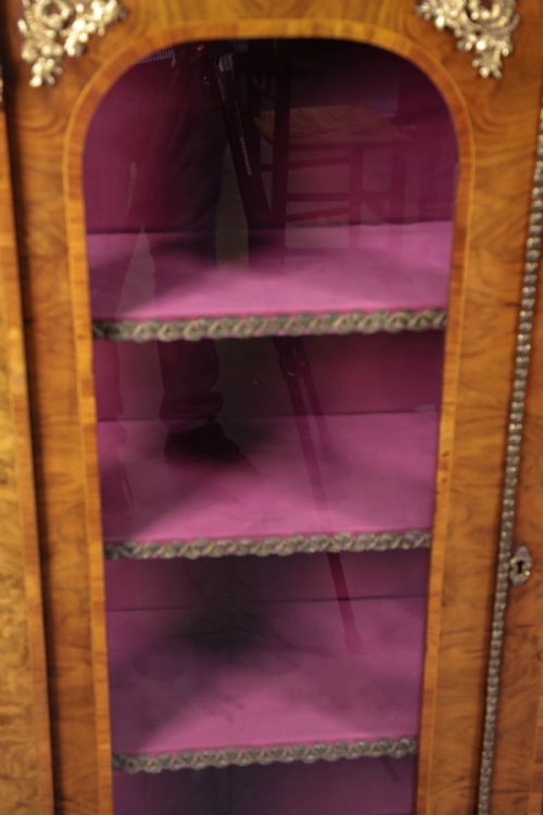 A VERY IMPRESSIVE VICTORIAN TWO DOOR BOOKCASE IN BURR WALNUT - ADDITIONAL PHOTO 11