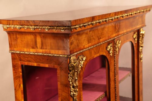 A VERY IMPRESSIVE VICTORIAN TWO DOOR BOOKCASE IN BURR WALNUT - ADDITIONAL PHOTO 12