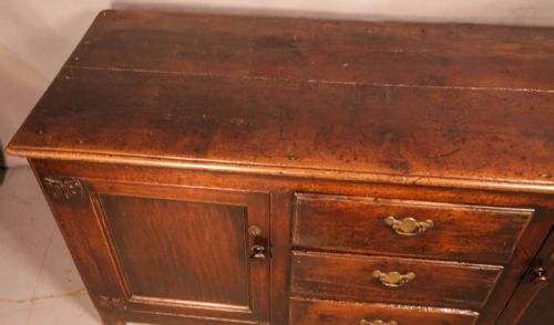 A GOOD GEORGIAN OAK SERVING DRESSER - ADDITIONAL PHOTO 6