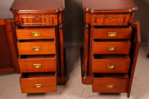 FANTASTIC PAIR OF VICTORIAN BEDSIDE CHESTS - ADDITIONAL PHOTO 3