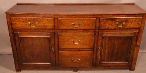 a georgian serving dresser in oak - CATEGORY: ANTIQUE SIDEBOARDS - DATED GEORGIAN
