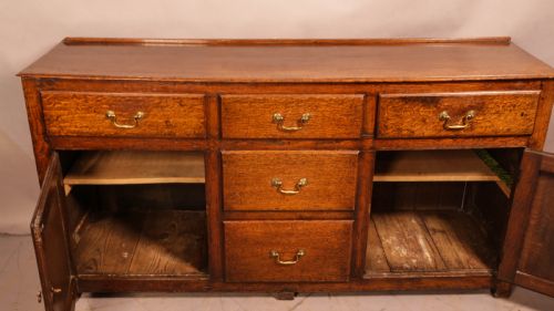 A GEORGIAN SERVING DRESSER IN OAK - ADDITIONAL PHOTO 2