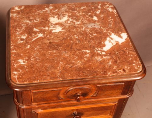 A PAIR OF FRENCH BEDSIDE CUPBOARDS IN WALNUT - ADDITIONAL PHOTO 4