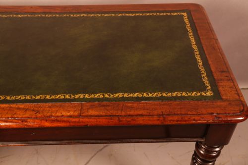 AN EARLY VICTORIAN LIBRARY TABLE IN MAHOGANY - ADDITIONAL PHOTO 1