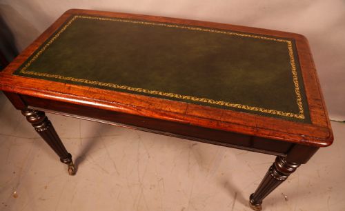 AN EARLY VICTORIAN LIBRARY TABLE IN MAHOGANY - ADDITIONAL PHOTO 2