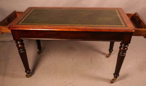 AN EARLY VICTORIAN LIBRARY TABLE IN MAHOGANY - ADDITIONAL PHOTO 6